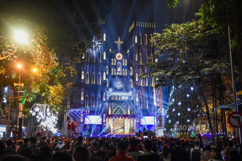 Nhà thờ lớn Hà Nội là địa điểm đón Noel không thể bỏ lỡ tại HN