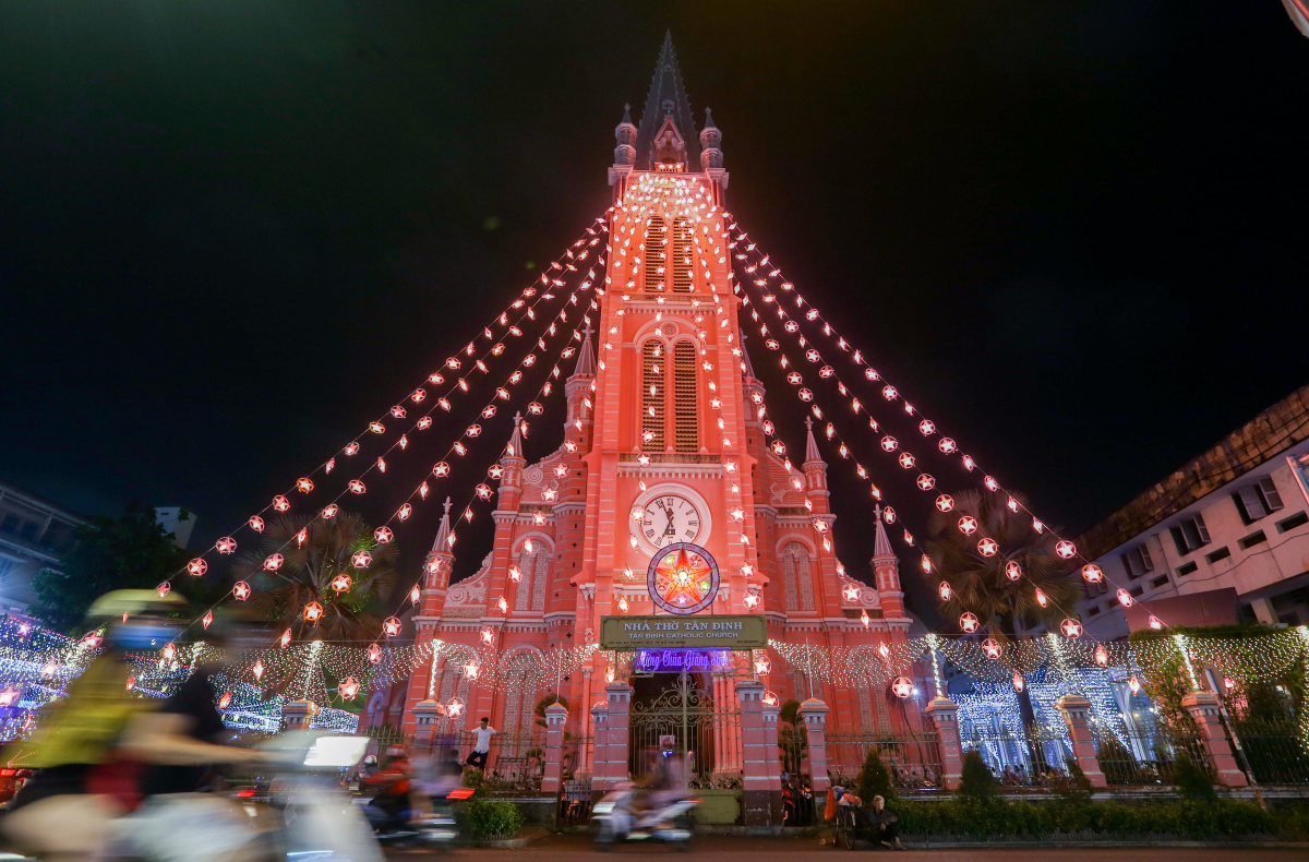 nhà thờ Tân Định cũng là địa điểm đón Giáng sinh ở Sài Gòn nổi tiếng nhất.