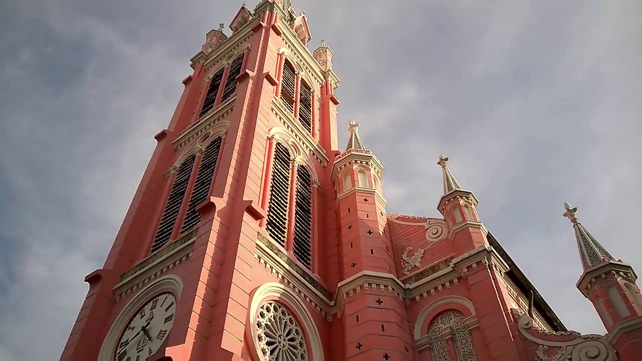 Nhà thờ Tân Định với kiến trúc lâu đời là một trong những niềm tự hào của người dân Sài Gòn