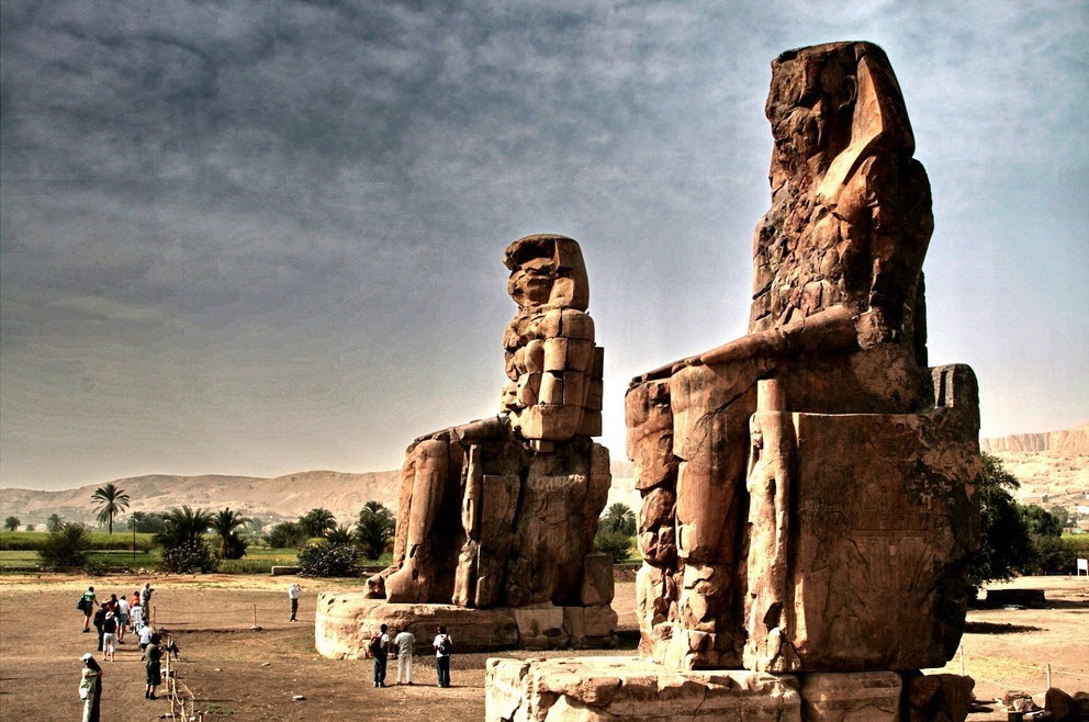 Góc sửng sốt: 2 pho tượng khổng lồ bên bờ sông Nile "biết hát" vào lúc bình minh