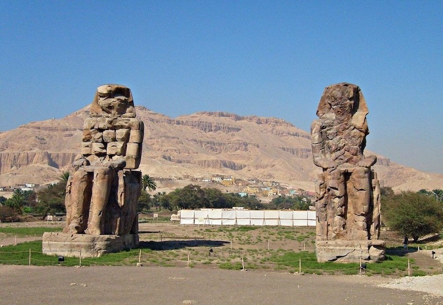 Góc sửng sốt: 2 pho tượng khổng lồ bên bờ sông Nile "biết hát" vào lúc bình minh