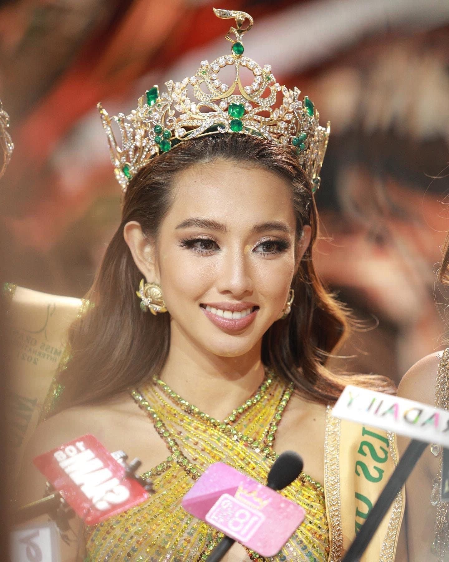 Bị bàn tán vì scandal “xé giấy nợ 1,5 tỷ”, Hoa hậu Thùy Tiên bình tĩnh đáp trả thế nào? 