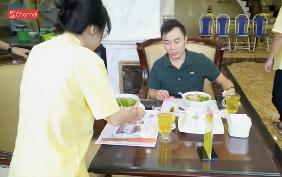Vợ thiếu gia chuỗi nhà hàng phở tiền tỷ Hà Nội – Tân Một Cú từng đi bưng bê ở chính hàng ăn nhà chồng