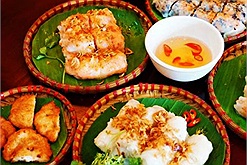 Tín đồ ẩm thực cũng phải "lác mắt" với đủ biến thể của món bánh cuốn truyền thống