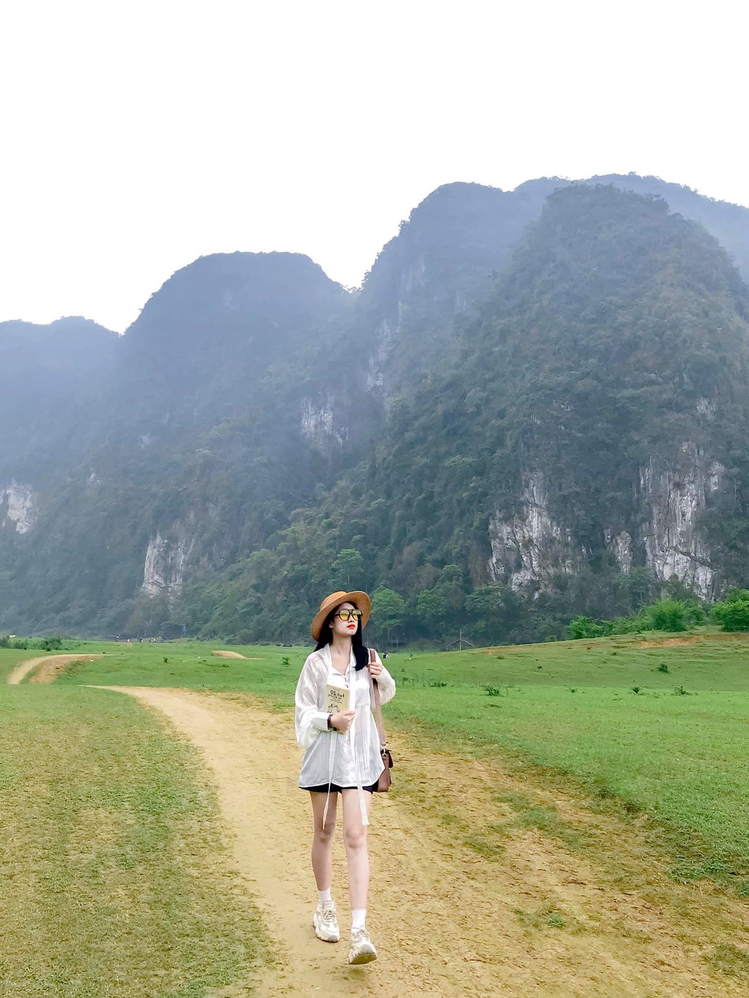 Top 3 thảo nguyên đẹp mê ly nhất Việt Nam, nơi nào cũng có bãi cỏ xanh rì, nước suối kêu róc rách, hợp để rủ hội bạn đi cắm trại