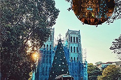 Nhà thờ lớn Hà Nội vừa ra thông báo không tổ chức lễ giáng sinh 2021 do tu sửa khiến dân tình tiếc hùi hụi 