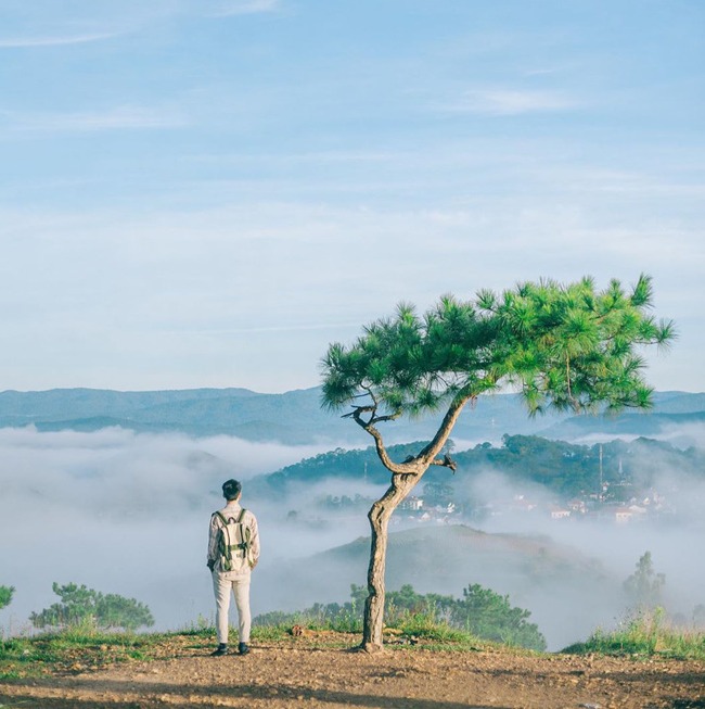 Cuối tuần, hàng nghìn người đi "chill" ở Đà Lạt, cán bộ Đèo Chuối làm thủ tục lúc 3 giờ đêm "mệt nghỉ"