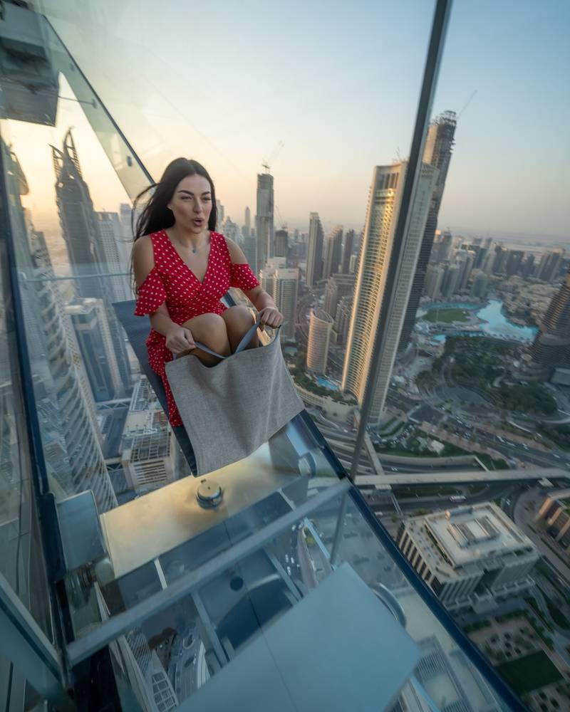 Cô gái trượt cầu kính từ tầng 53 xuống khiến nhiều người “rợn gáy”, hóa ra lại là công trình độc đáo bậc nhất Dubai