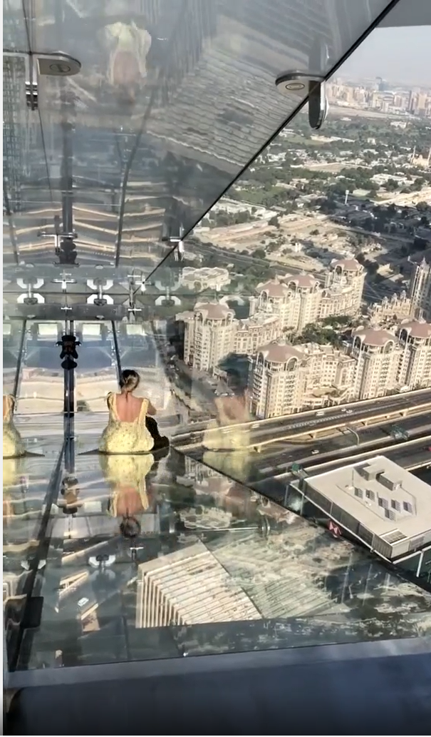 Cô gái trượt cầu kính từ tầng 53 xuống khiến nhiều người “rợn gáy”, hóa ra lại là công trình độc đáo bậc nhất Dubai