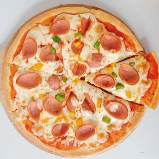 Bỏ Túi Cách Làm Pizza Xúc Xích Phô Mai Ngon Bá Cháy Ngay Tại Nhà