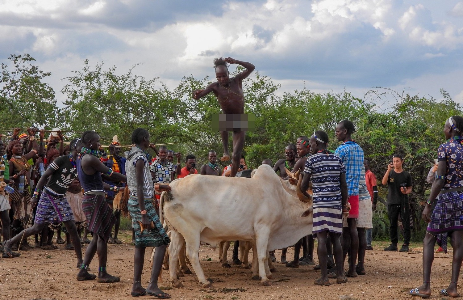 Du lịch Ethiopia, du khách Việt được xem lễ trưởng thành độc đáo của bộ tộc châu Phi