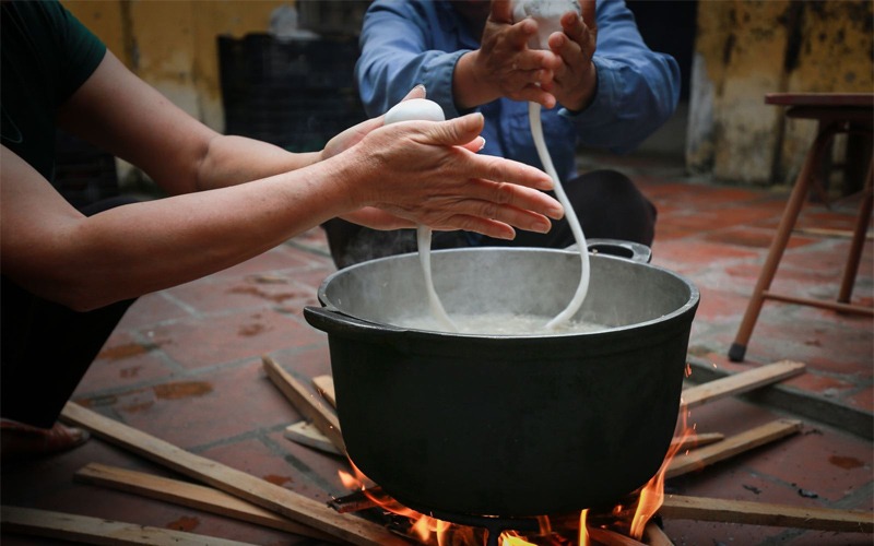 Có thể bạn chưa biết: Ngoại thành Hà Nội có món cháo gắp bằng đũa độc đáo mang tên cháo se