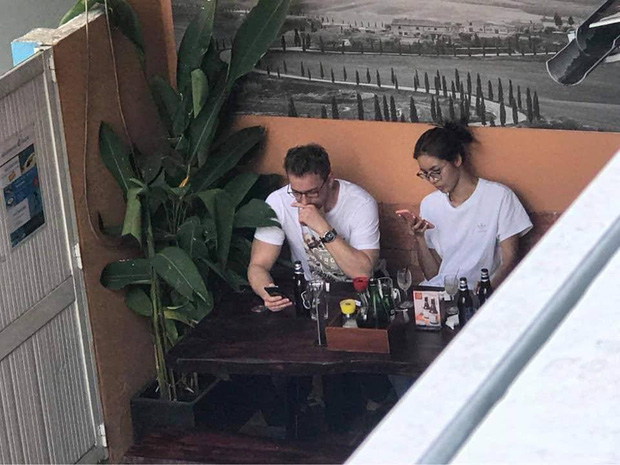 khoảnh khắc netizen bắt gặp cặp đôi ở quán cafe