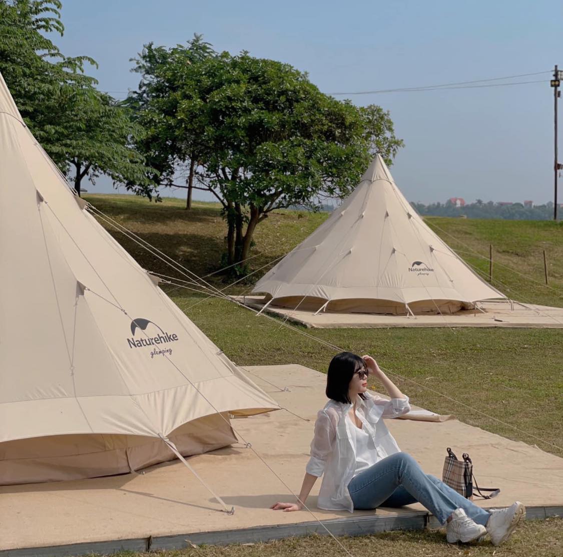  cắm trại với những chiếc lều được décor vô cùng xinh xắn.