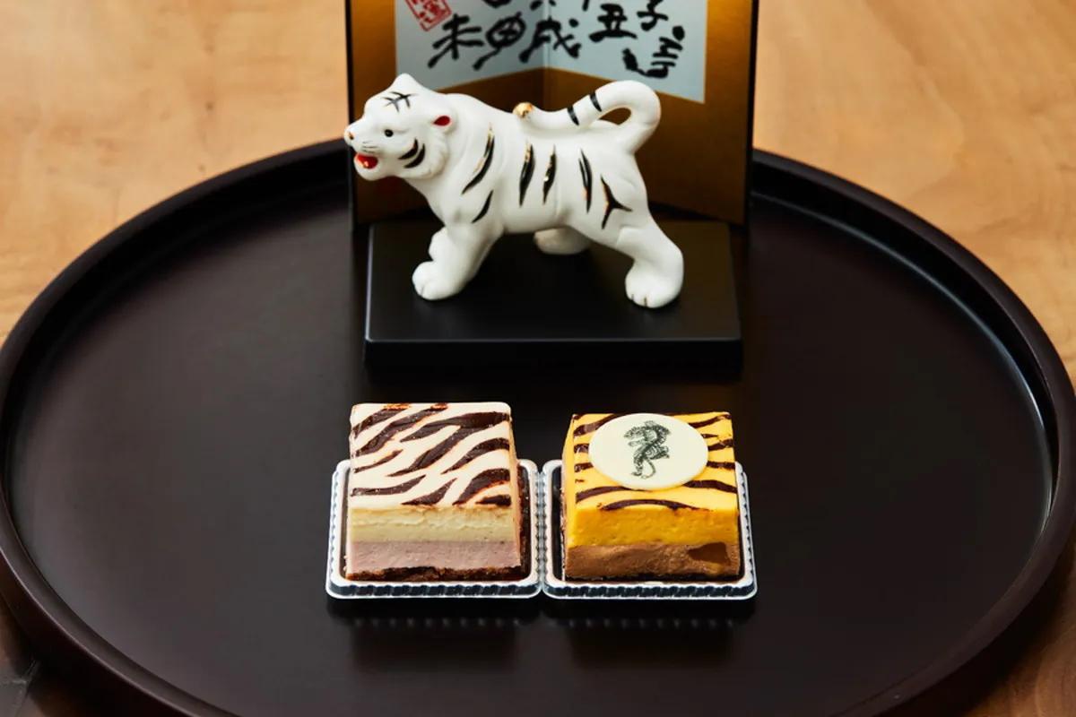 Zodiac Tora Sweets Box là hộp quà bánh mousse có họa tiết hình con hổ=