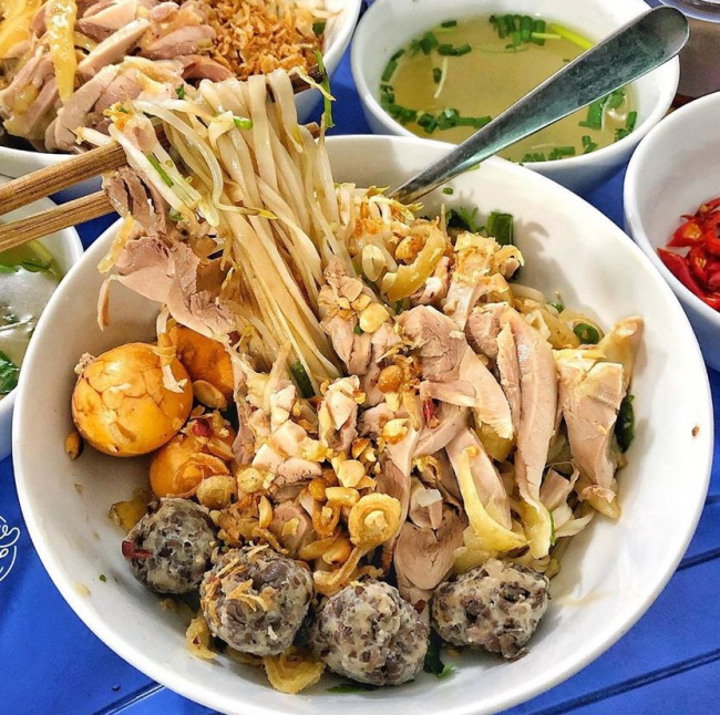 Phố gà Hàng Hòm