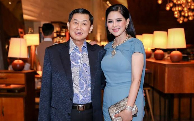 Tỷ phú Johnathan Hạnh Nguyễn cùng vợ