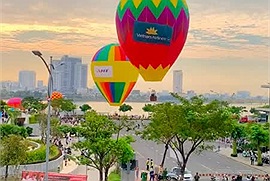Không chỉ có Hà Nội, Hội An, lễ hội khinh khí cầu còn được tổ chức ở Đà Nẵng với khung cảnh đẹp như "ở bển"
