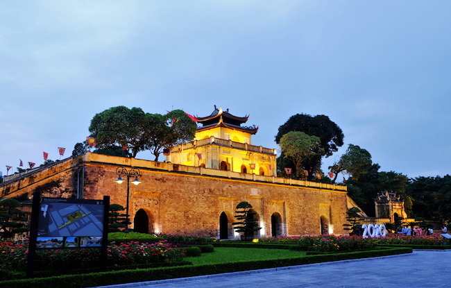 Khu trung tâm Hoàng thành Thăng Long tấp nập khách đến ngày cuối tuần 