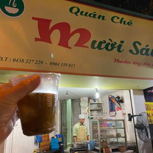 CHÈ MƯỜI SÁU TRÊN PHỐ NGÔ THÌ NHẬM GIỮ TRỌN HƯƠNG VỊ CHÈ HÀ NỘI TỪ THẬP NIÊN 90