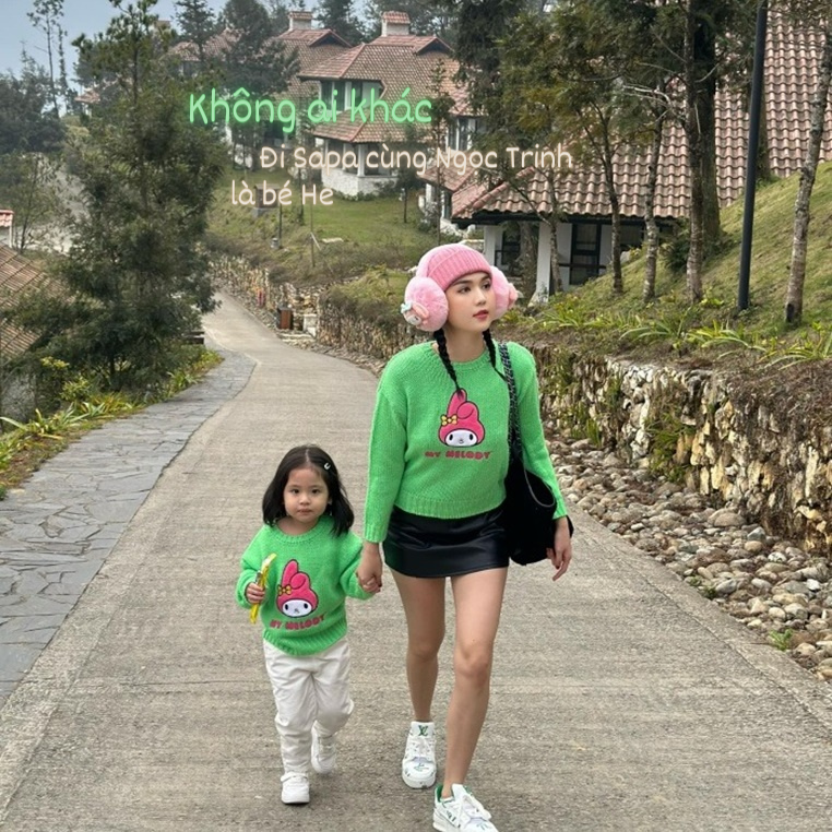 Ngọc Trinh cùng cháu gái đi nghỉ dưỡng ở Sapa: Lạnh lắm nên phải khoe body cho nóng!