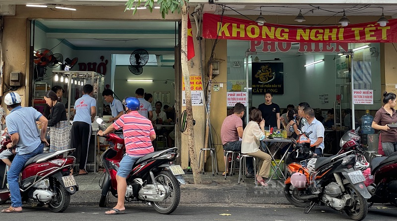 quán cà phê và nhà hàng mở xuyên Tết