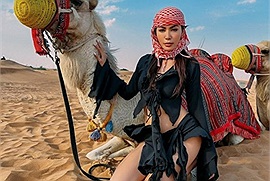 Minh Tú sang tận Dubai cưỡi lạc đà, "siêu ba vòng" còn nóng hơn thời tiết!