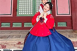 Hòa Minzy xả ảnh du lịch Hàn Quốc, nhưng người chiếm trọn spotlight lại là bé Bo