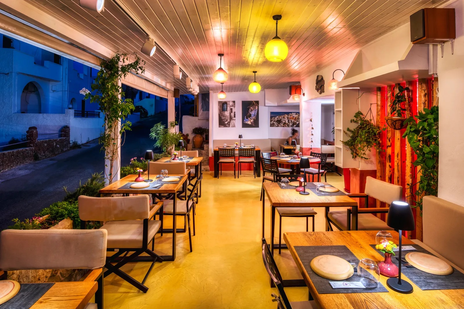 10 nhà hàng tốt nhất ở thiên đường du lịch Santorini