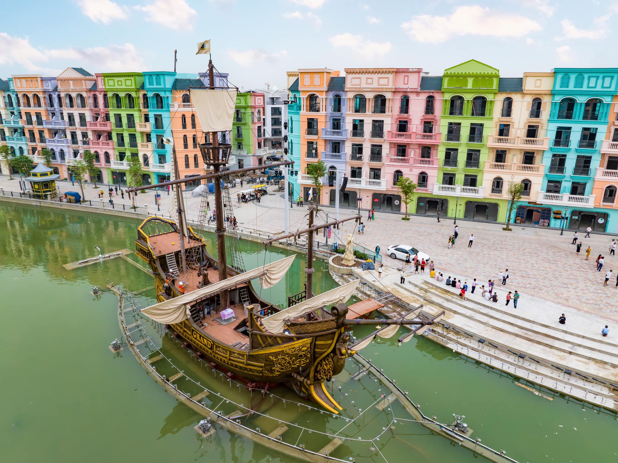 The Venice Nước Ý thơ mộng ngay giữa lòng phố Đông Hà Nội