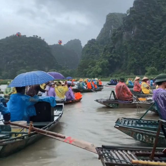 Trớ trêu thay cho các du khách du lịch Ninh Bình mùa mưa 