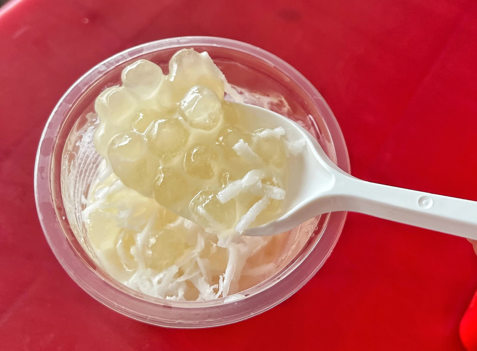 Đi Hạ Long mà không ghé thử ăn món đặc sản sữa chua trân châu là một thiếu sót 