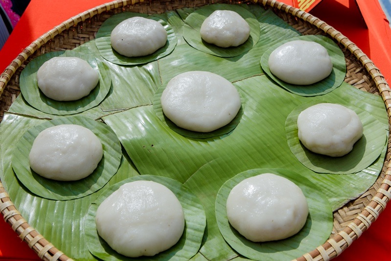 Học cách làm “bánh Trời” món bánh cổ truyền không thể thiếu của ngày của người Mông