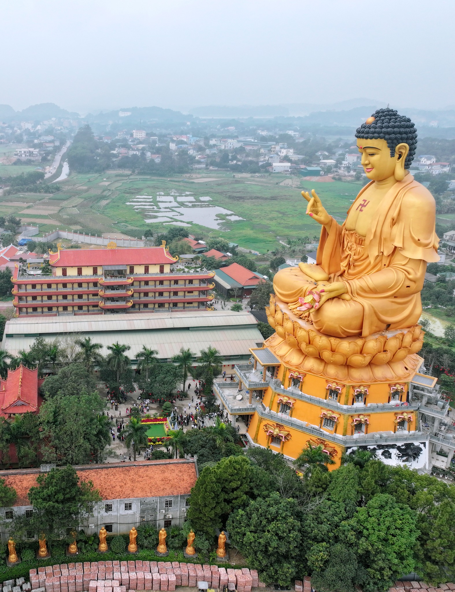 Ngôi chùa có bức tượng Phật A Di Đà lớn nhất Đông Nam Á