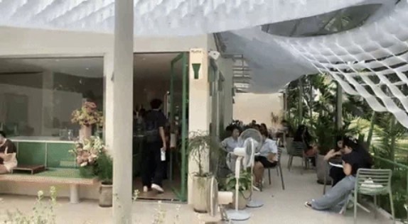 Giới trẻ Sài Thành đổ xô đi quán cà phê siêu hot hit