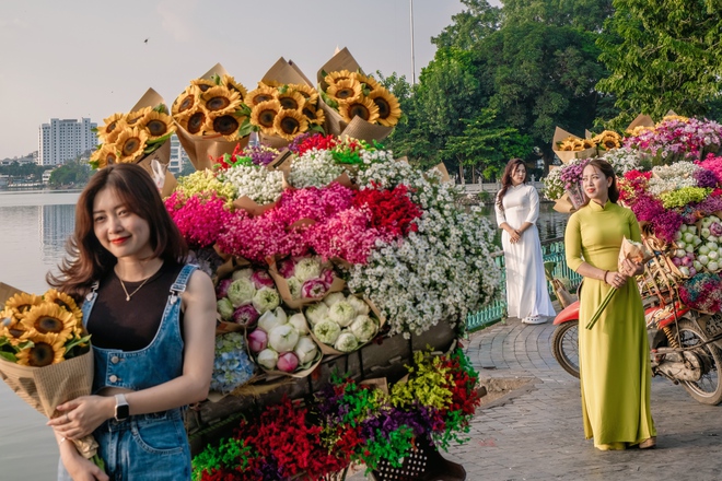 Chưa thu các nàng thơ đã check in mùa thu Hà Nội