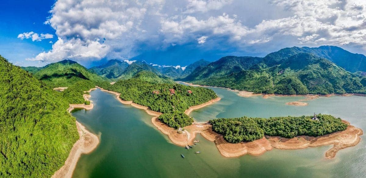 Khu rừng nguyên sinh cách thành phố Huế 40 km