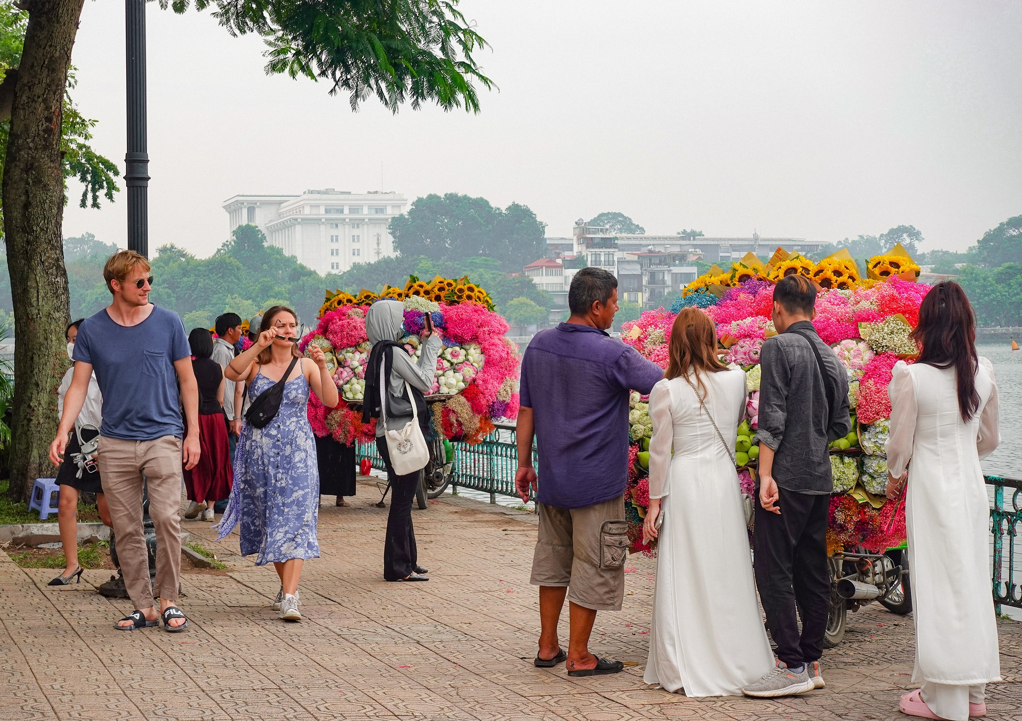 Thời tiết bớt oi nóng, liệu mùa thu Hà Nội có thật sự đang tới gần?