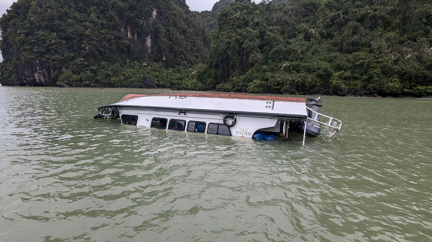 tàu thuyền chìm hư hỏng nặng nề ở hạ long quảng ninh