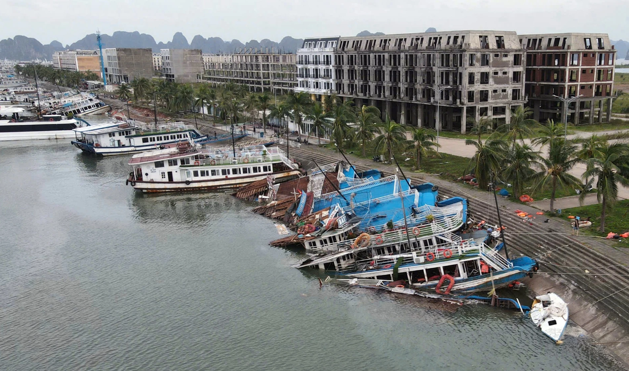 tàu thuyền chìm hư hỏng nặng nề ở hạ long quảng ninh