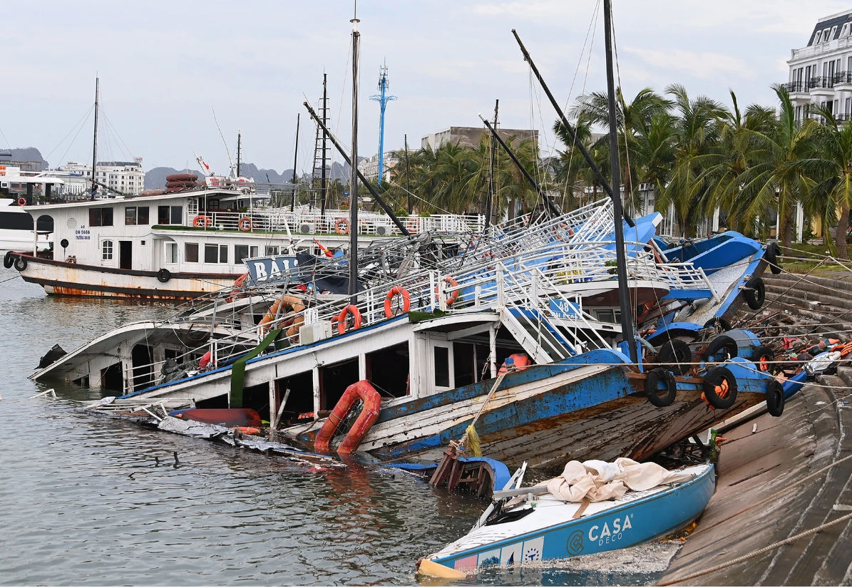 tàu thuyền chìm hư hỏng nặng nề ở hạ long quảng ninh