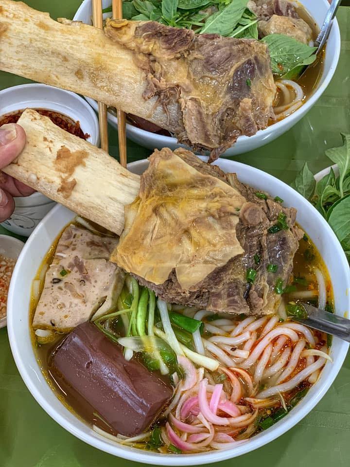 tình yêu với bún bò Huế