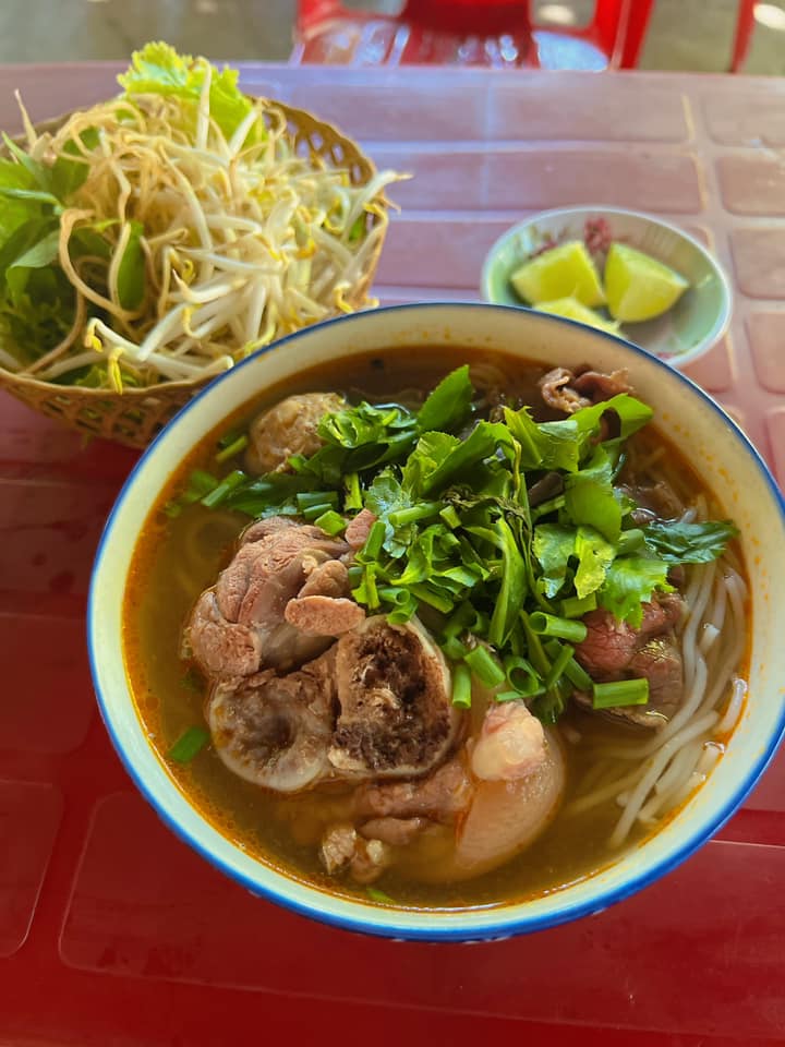 tình yêu với bún bò Huế