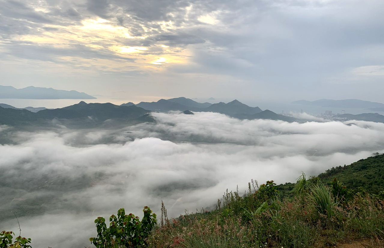 Địa điểm săn mây ở phố biển Nha Trang Hòn Én