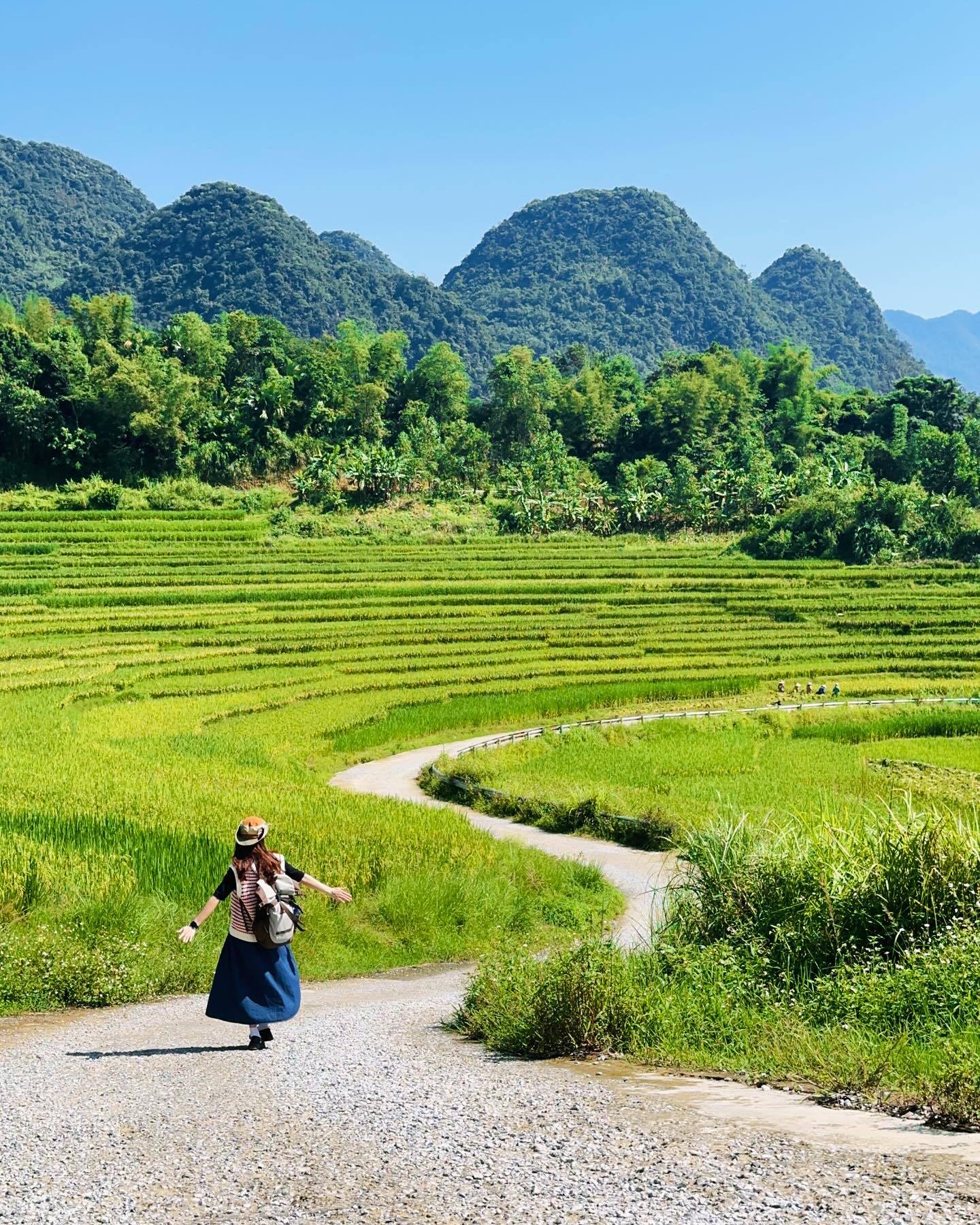 chuyến xuyên Việt đầu tiên của cô gái 25 tuổi