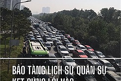 Bảo tàng Lịch sử Quân sự kẹt cứng lối vào vì quá đông khách tham quan