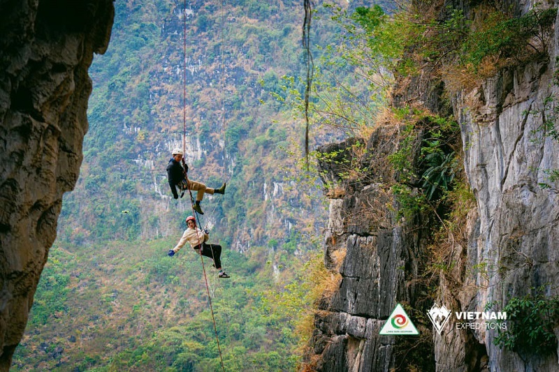 Lạng Sơn cũng có núi Mắt Thần