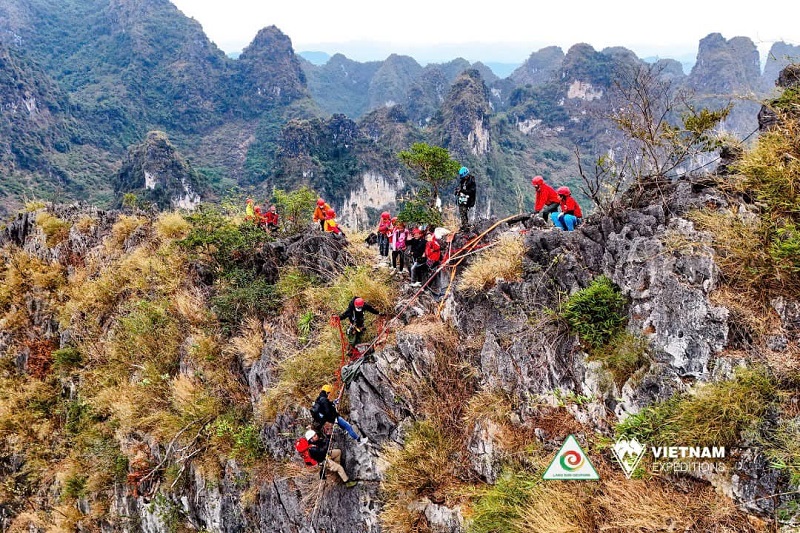 Lạng Sơn cũng có núi Mắt Thần