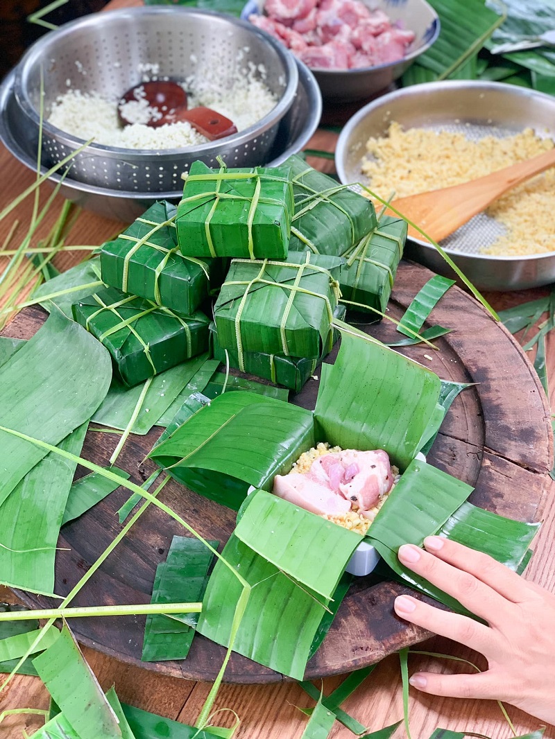 bánh chưng gói lá chuối luộc nồi áp suất