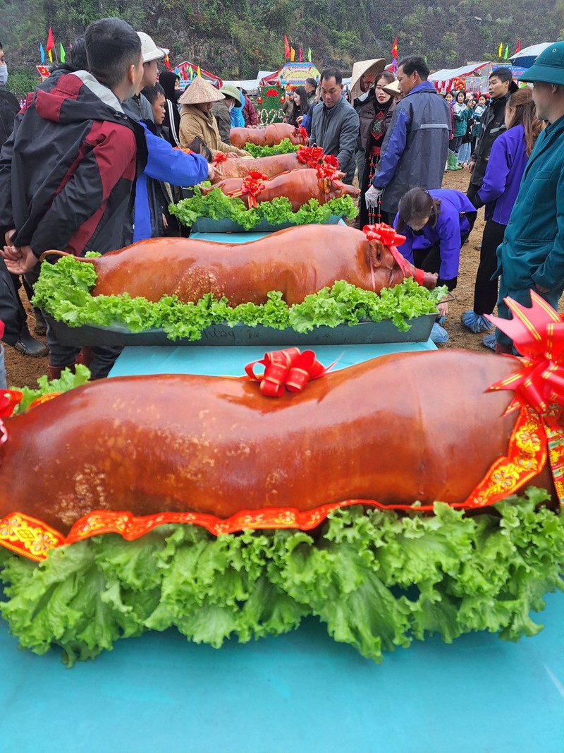 hội thi lợn quay Lạng Sơn